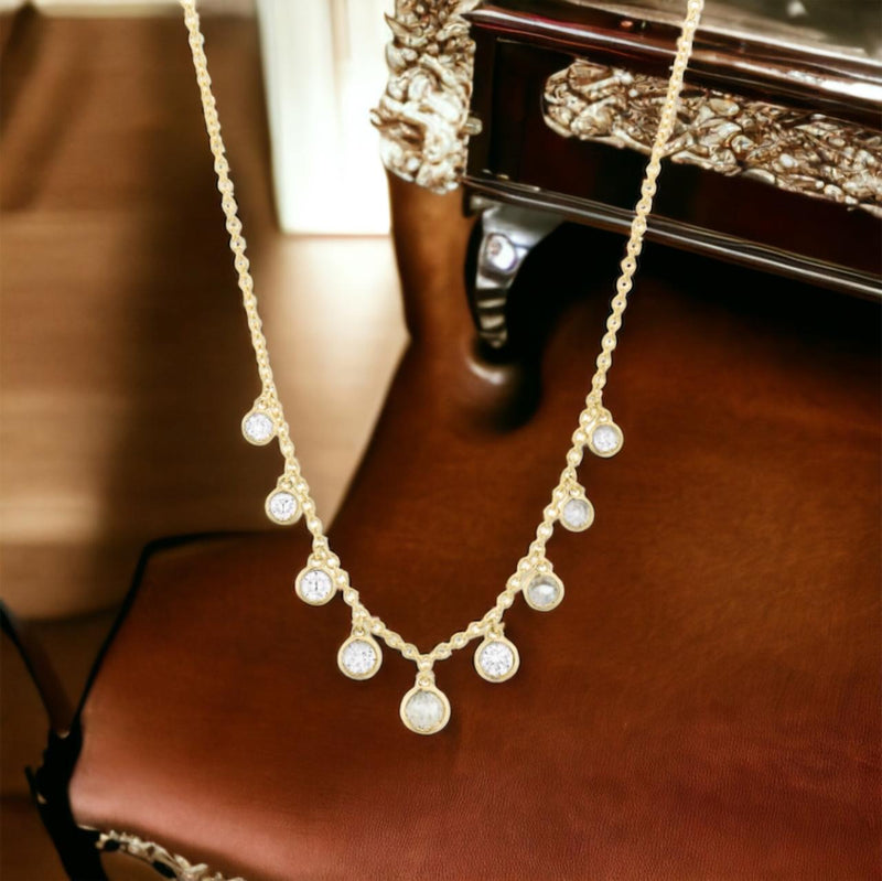 Timeless Necklace with Splendid Diamonds