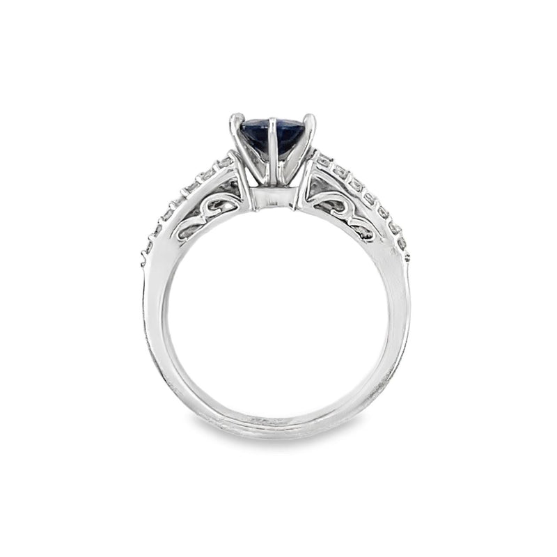 Sapphire Ring in 18kt White Gold