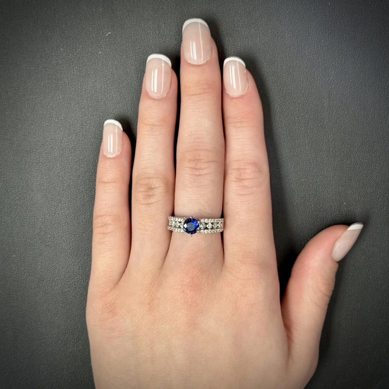 Sapphire Ring in 18kt White Gold